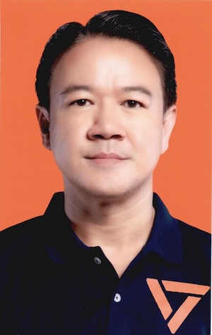 นายเกียรติศักดิ์ ตั้งรุ่งเรืองอยู่